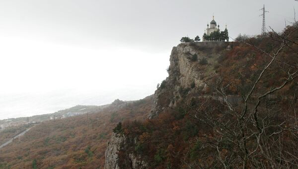 Церковь Воскресения Христова на Красной скале над поселком Форос в Крыму