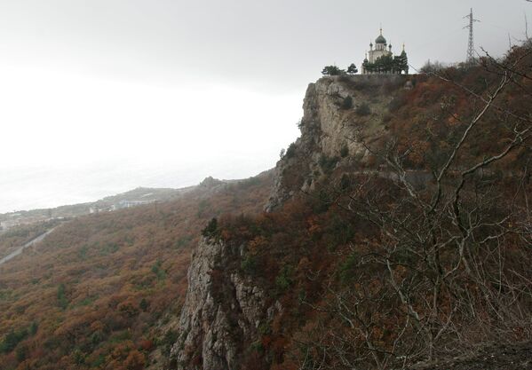 Церковь Воскресения Христова на Красной скале над поселком Форос в Крыму