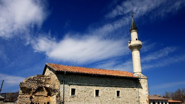 Мечеть Хана Узбека в исторической части города Старый Крым