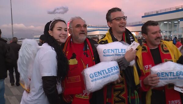 Подушки Gentlefan и объятия – как встретили футбольных фанатов из Бельгии в Сочи