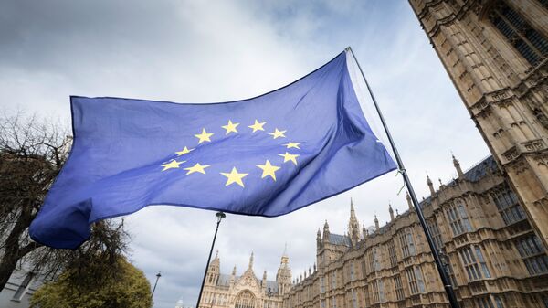 Флаг Европейского Союза (ЕС) на улице Лондона. 29 марта 2017