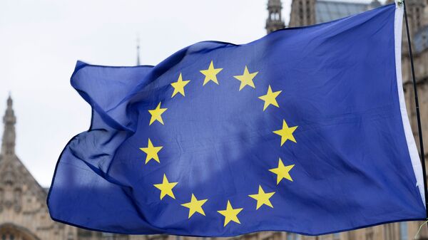 Флаг Европейского Союза (ЕС) на улице Лондона. Архивное фото