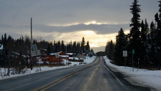 Дорога, Аляска. Архивное фото