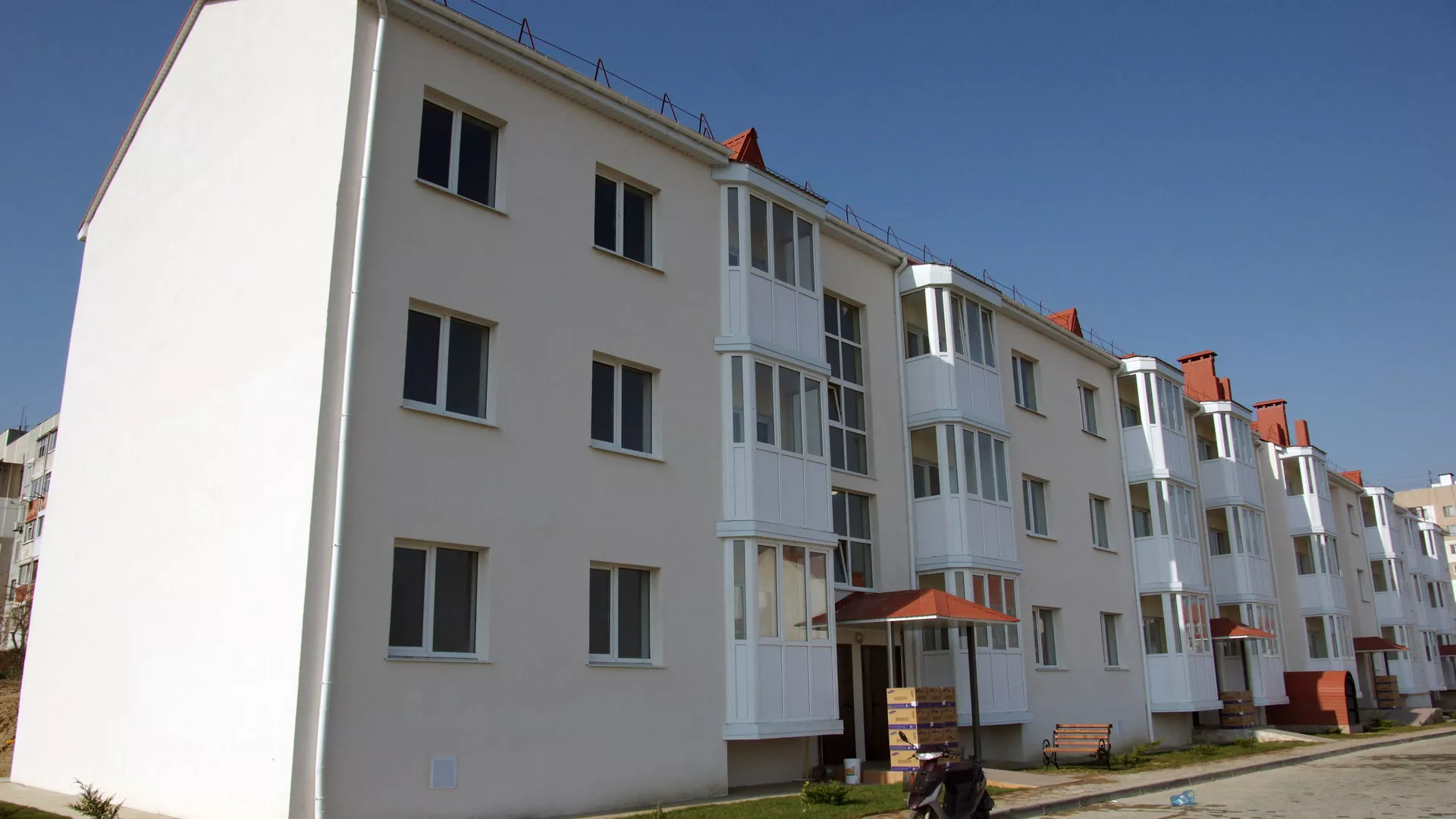Новый дом в Крыму для переселенцев из зоны строительства Керченского моста - РИА Новости, 1920, 14.12.2023