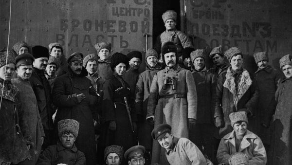Группа красногвардейцев. Октябрьская революция