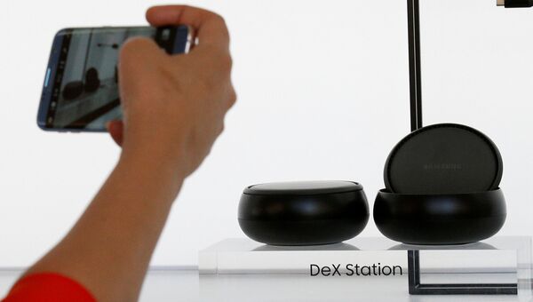 Samsung представила новый аксессуар док-станцию Samsung DeX