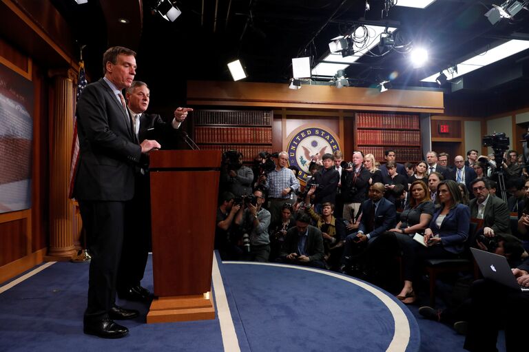 Председатель специального сенатского комитета по разведке Ричард Берр во время доклада о расследовании обстоятельств вмешательства России в выборы американского президента. 29 марта 2017 года 