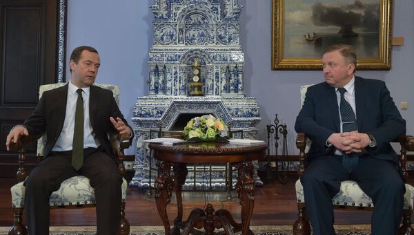Председатель правительства РФ Дмитрий Медведев и премьер-министр Белоруссии Андрей Кобяков во время встречи. 30 марта 2017