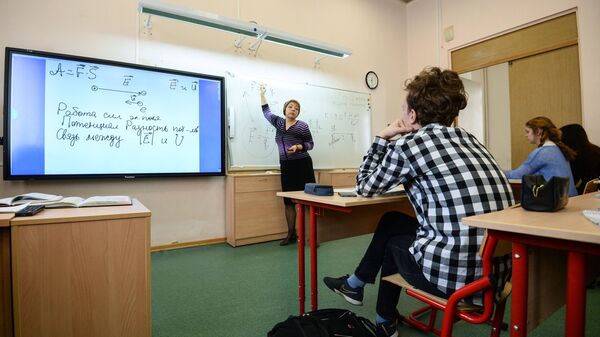 Урок физики в классе московской школы № 2095 с использованием электронной доски