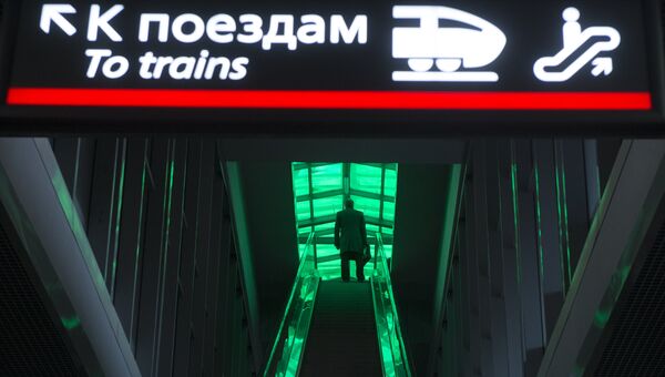 Эскалатор на станции Деловой центр Московского центрального кольца в Москве