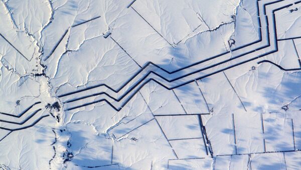 Минималистическое снежное искусство в России снятое астронавтом ESA Тома Песке