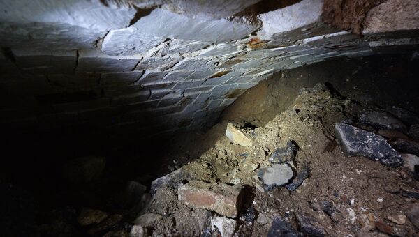 Подземная комната, обнаруженная археологами у основания Китайгородской стены в Москве