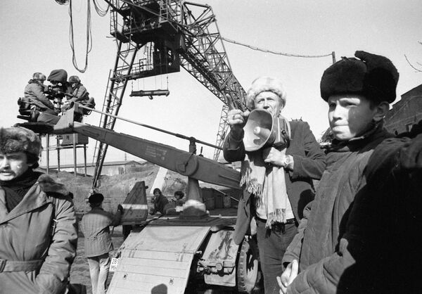 Евгений Евтушенко на съемочной площадке. 1983 год
