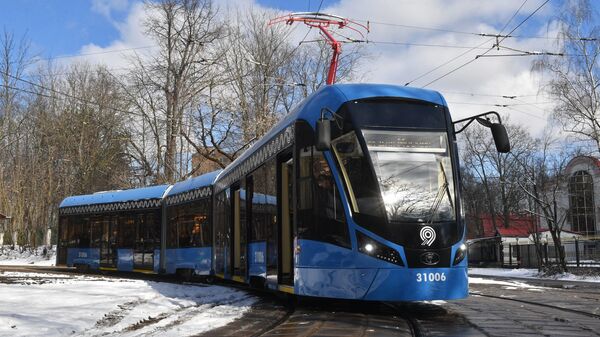 Трамвай нового поколения Витязь-М на маршруте в Москве