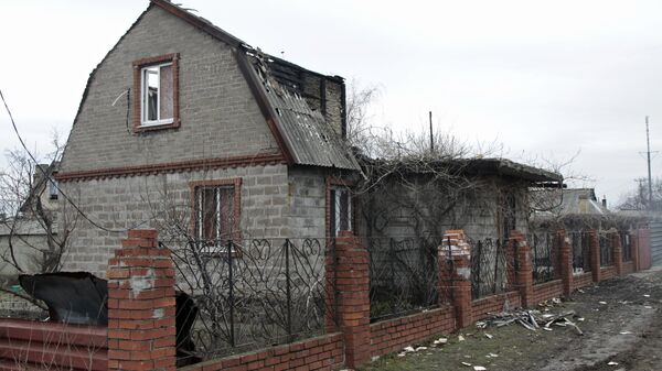 Жилой дом, пострадавший в результате обстрела, в Петровском районе Донецка
