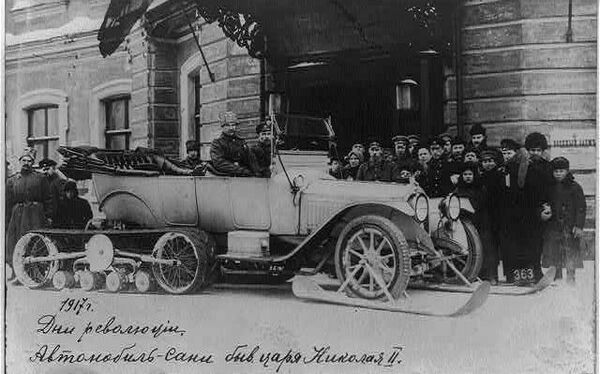 Автомобиль-сани бывшего царя Николая II
