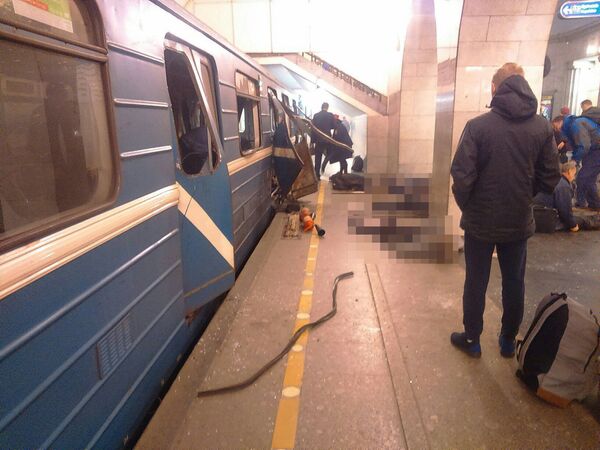 Последствия взрыва в петербургском метро. 3 апреля 2017