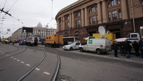 Ситуация у станции метро Технологический институт в Санкт-Петербурге, где произошел взрыв