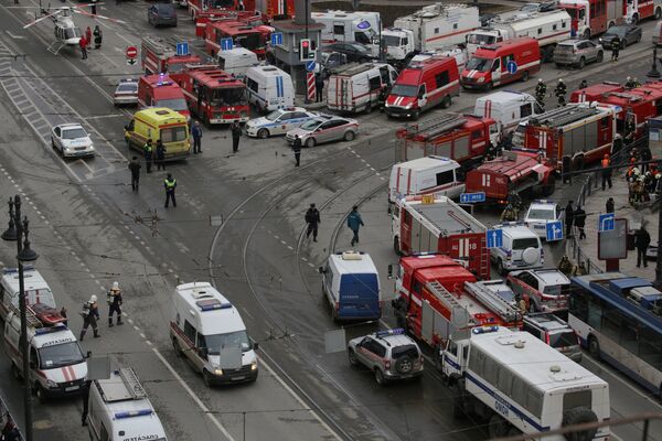 Ситуация у станции метро Технологический институт в Санкт-Петербурге, где произошли взрывы Ситуация у станции метро Технологический институт в Санкт-Петербурге, где произошли взрывы
