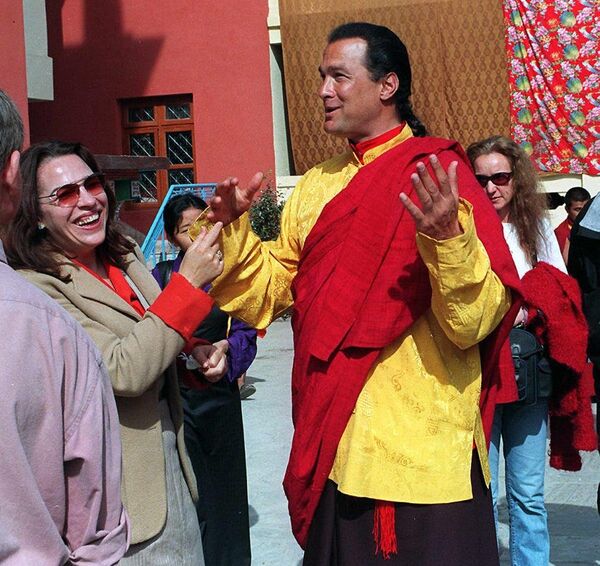Американский актер Стивен Сигал в Катманду, Непал