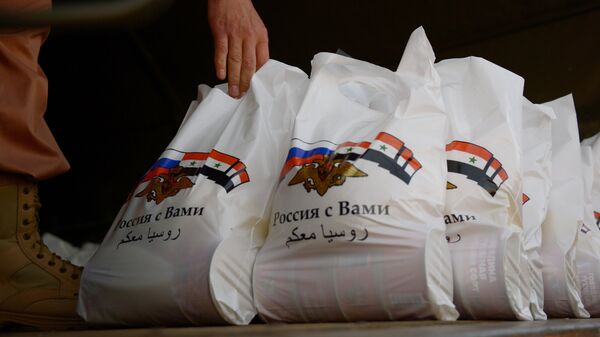 Российские военнослужащие Центра по примирению враждующих сторон доставили гуманитарную помощь. Архивное фото