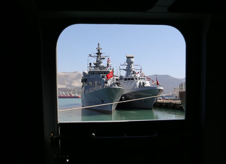 Боевые корабли Военно-морских сил Турции фрегат Барбаросс и корвет Бююкада в Новороссийске Боевые корабли Военно-морских сил Турции фрегат Барбаросс и корвет Бююкада в Новороссийске