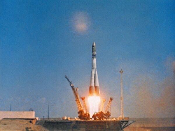 Старт ракеты-носителя Восток с кораблём Восток-1, на борту которого летчик-космонавт СССР Юрий Гагарин