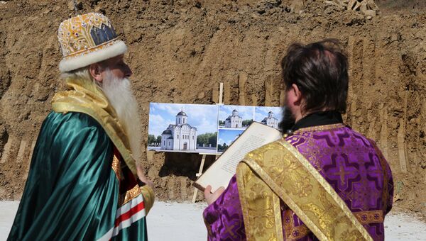 Молебен перед закладкой старообрядческого храма Петра и Павла у горы Аю-Даг в Крыму