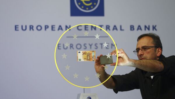 Презентация банкноты номиналом 50 евро в штаб-квартире Европейского центрального банка во Франкфурте. 4 апреля 2017