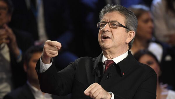 Лидер Непокорившейся Франции, кандидат в президенты страны Жан-Люк Меланшон на теледебатах