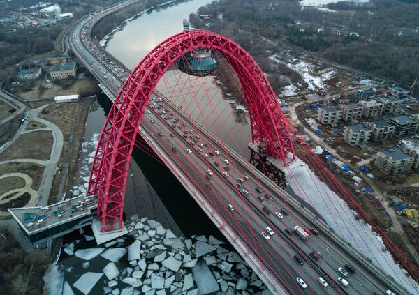 Живописный мост через Москва-реку