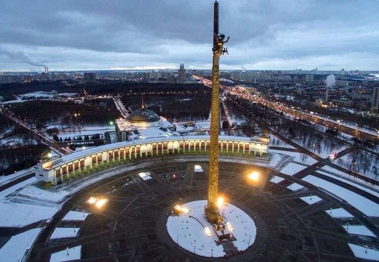 Центральный музей Великой Отечественной войны и мемориальный комплекс Парк Победы на Поклонной горе в Москве