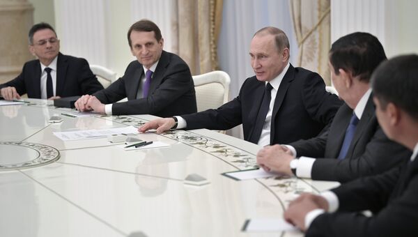 Президент РФ Владимир Путин на встрече с участниками совещания глав спецслужб СНГ. 5 апреля 2017