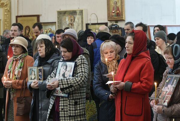 Панихида в Троице-Измайловском соборе Санкт-Петербурга по погибшим при взрыве в метро