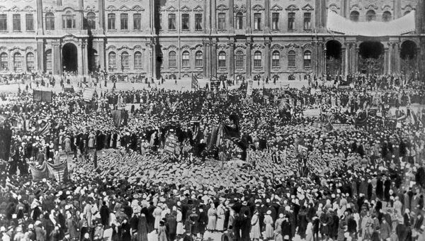 Демонстрация на Дворцовой площади в день празднования 1 Мая 1917 года