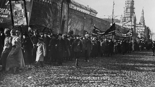 Первомайская демонстрация на Красной площади в Москве. 1917 год