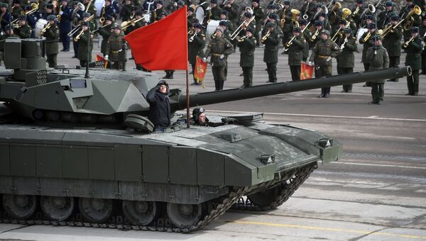 Танк Т-14 Армата механизированной колонны Московского гарнизона во время тренировки к военному параду на Красной площади 9 мая 2017 года