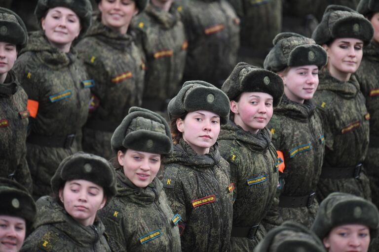 Совместная тренировка пеших парадных расчетов войск Московского гарнизона и механизированной колонны к участию в военном параде на Красной площади 9 мая 2017 года