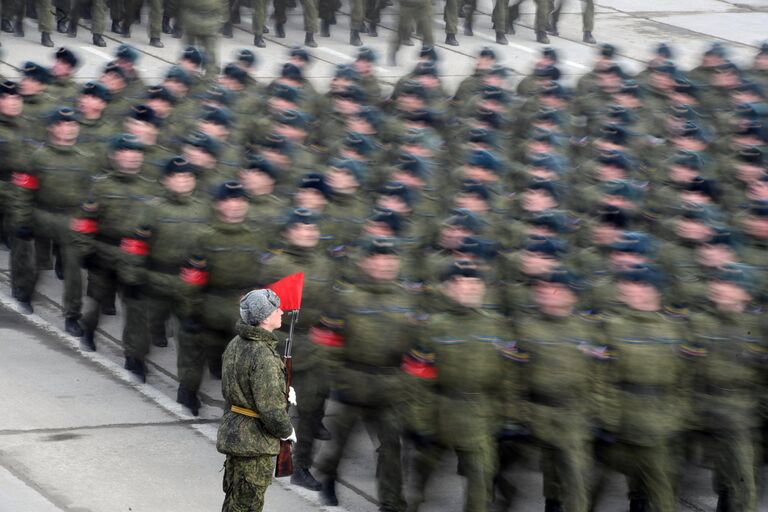 Совместная тренировка пеших парадных расчетов войск Московского гарнизона и механизированной колонны к участию в военном параде на Красной площади 9 мая 2017 года