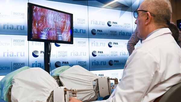 Презентация российского ассистирующего роботохирургического комплекса в МИА Россия сегодня. 5 апреля 2017