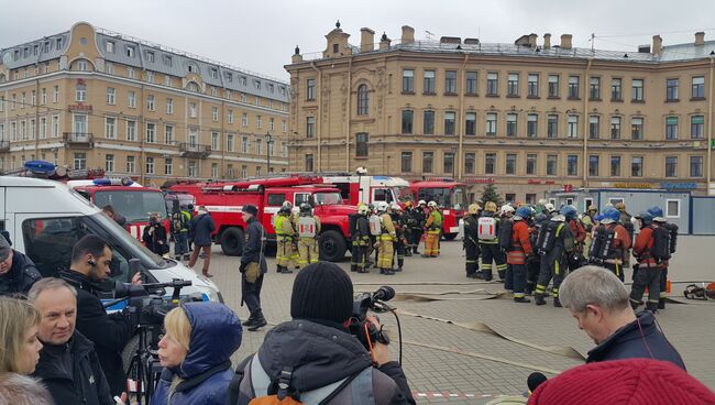 Площадь перед станцией метро Сенная площадь в Санкт-Петербурге. Архивное фото