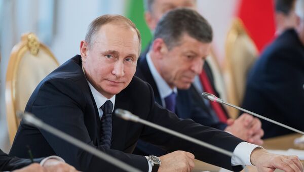 Владимир Путин во время переговоров с Шавкатом Мирзиеевым. Архивное фото