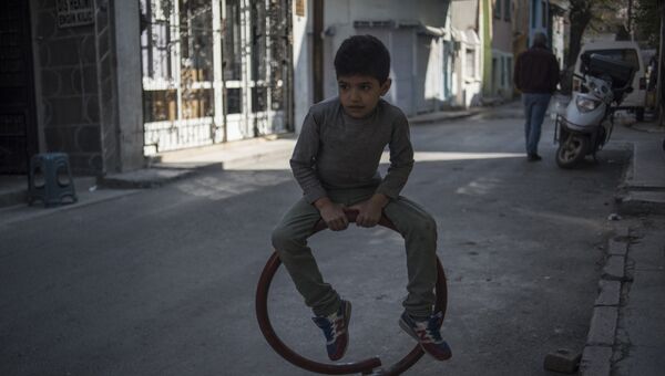 Мальчик беженец в турецком Измире