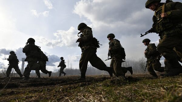 Военнослужащие МО России проводят спецоперацию во время активной фазы российско-белорусских учений тактических групп ВДВ
