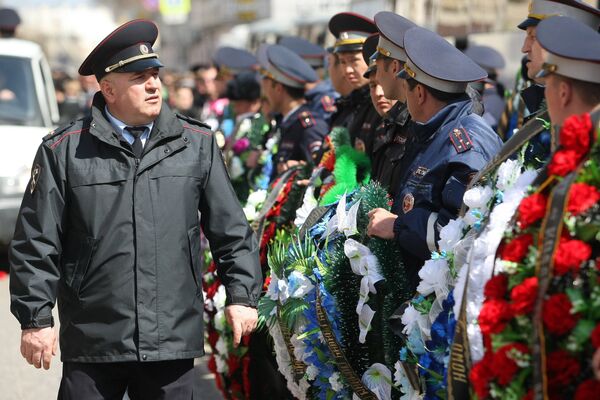 На церемонии прощания с погибшими в Астрахани полицейскими