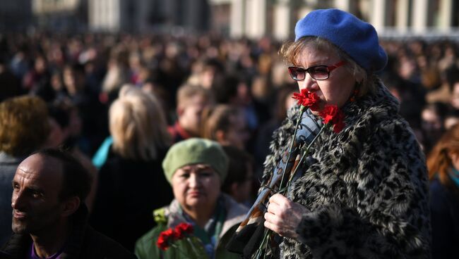 Участники акции памяти и солидарности Питер - Мы с тобой! в Москве