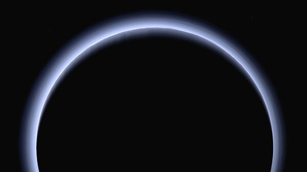 Плутон, подсвеченный Солнцем