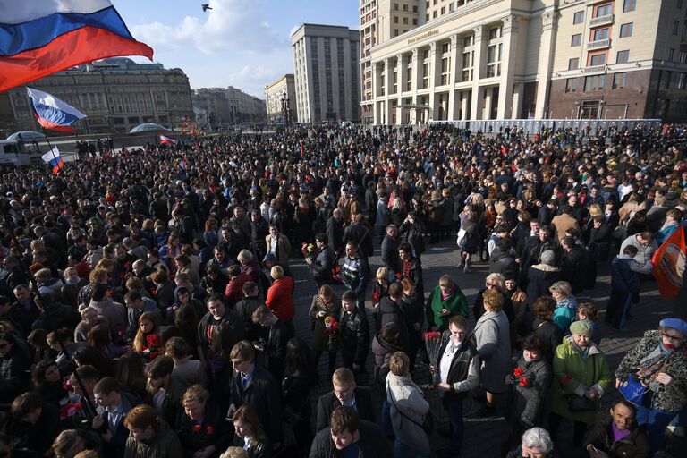 Участники акции памяти и солидарности Питер - Мы с тобой! в Москве