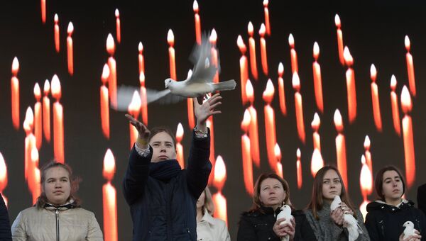 Митинг памяти жертв теракта в метро у станции Технологический институт в Санкт-Петербурге