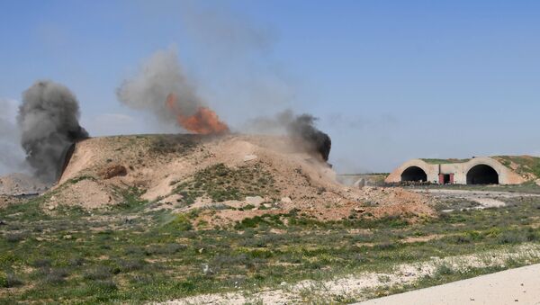 Последствия ракетного удара США по авиабазе в Сирии. Архивное фото